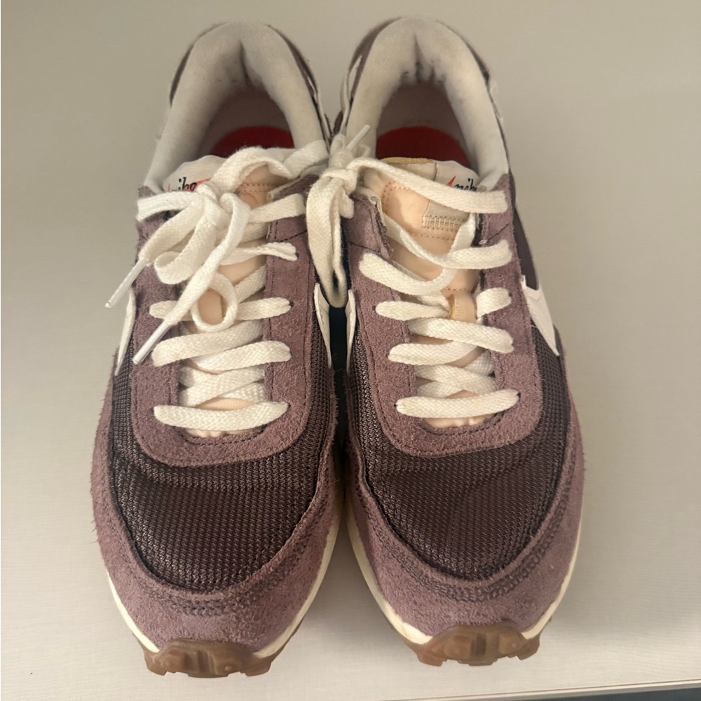 Nike waffle shoe
Like new EUC
Plum/Cream
Sz 8
